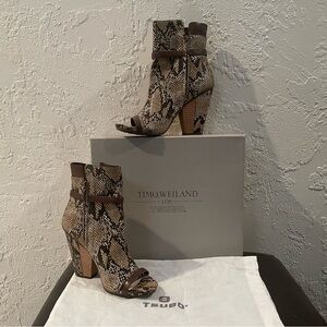 New “TSUBO” Desert Snake Block Heel Booties. Size 8M